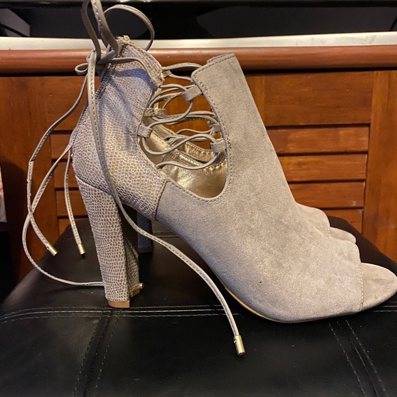 Shoes - Picture 2 of 3